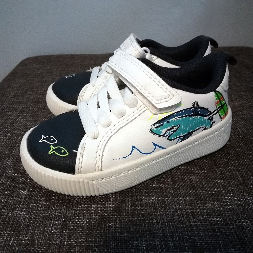 Carter's size 5 Velcro shark sneakers